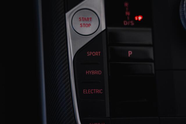 BMW 3-SERIE Sedan 320e M Sportpakket M Performance Aut.