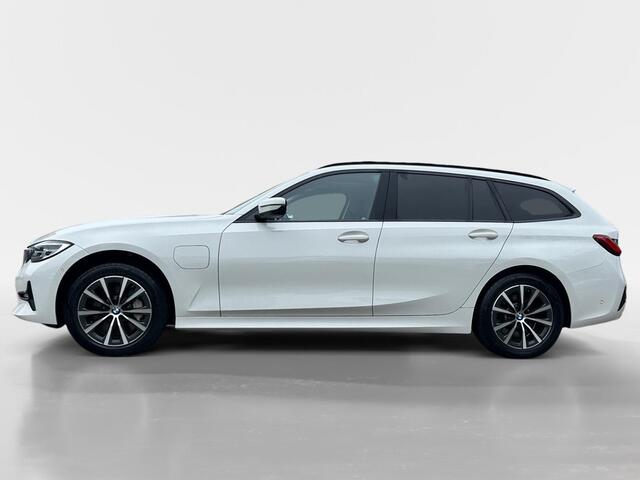 BMW 3-SERIE Touring 330e xDrive High Executive | HEAD UP | CAMERA | TREKHAAK | LED | PANO |