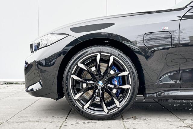 BMW 3-SERIE Touring 330e M-Sport / Active Cruise Control / Driving Assistant / 19"