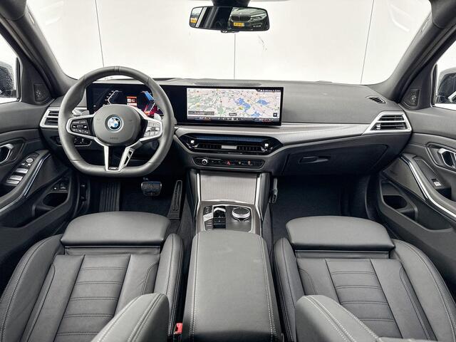 BMW 3-SERIE Touring 330e M-Sport / Active Cruise Control / Driving Assistant / 19"