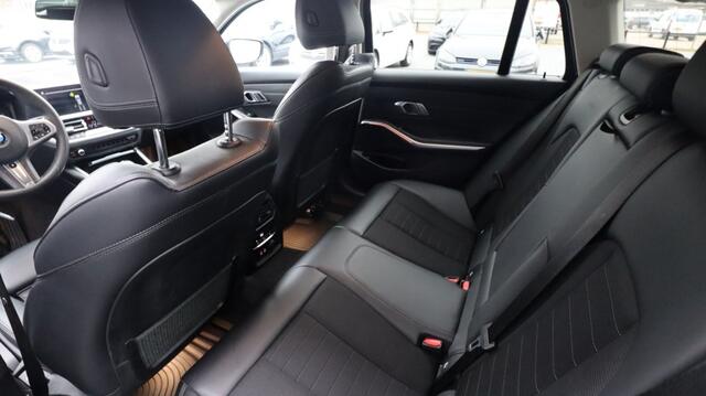 BMW 3-SERIE 330i | 256PK | Adaptieve cruise | M Sport stuur | Sportline
