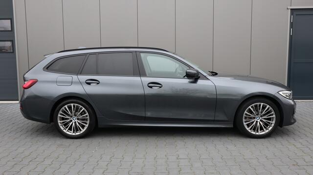 BMW 3-SERIE 330i | 256PK | Adaptieve cruise | M Sport stuur | Sportline