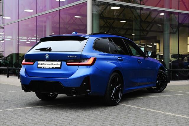 BMW 3-SERIE Touring 330e High Executive M Sport Automaat / Panoramadak / Trekhaak / Sportstoelen / Adaptieve LED / Adaptief M Onderstel / Parking Assistant Plus / Comfort Access