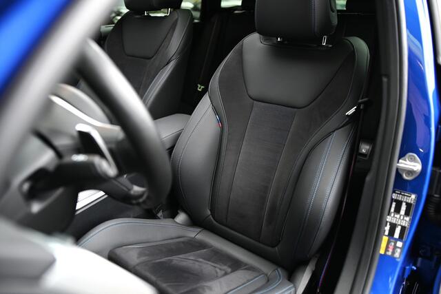 BMW 3-SERIE Touring 330e High Executive M Sport Automaat / Panoramadak / Trekhaak / Sportstoelen / Adaptieve LED / Adaptief M Onderstel / Parking Assistant Plus / Comfort Access