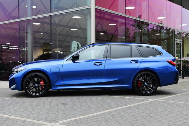 BMW 3-SERIE Touring 330e High Executive M Sport Automaat / Panoramadak / Trekhaak / Sportstoelen / Adaptieve LED / Adaptief M Onderstel / Parking Assistant Plus / Comfort Access