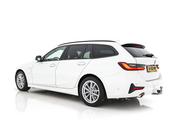 BMW 3-SERIE Touring 330e (INCL-BTW) *VERNASCA-VOLLEDER | NAVI-FULLMAP | VIRTUAL-COCKPIT | FULL-LED | DAB | ECC | PDC | ADAPTIVE-CRUISE | SPORT-SEATS | 17"ALU*
