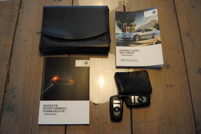BMW 3-SERIE 330e Sport