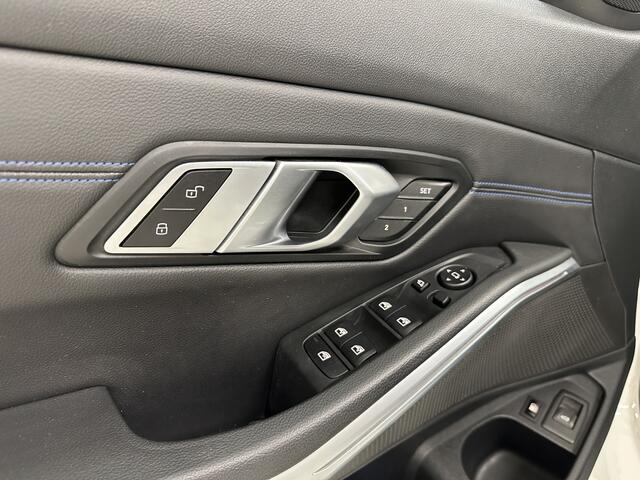 BMW 3-SERIE 330e M-Sport | Head-Up display | Panoramadak | Adaptief onderste