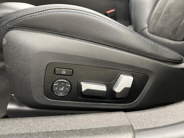 BMW 3-SERIE 330e M-Sport | Head-Up display | Panoramadak | Adaptief onderste