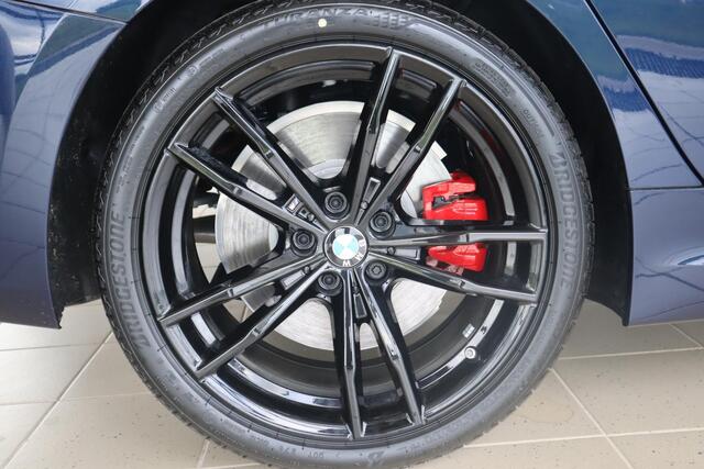 BMW 3-SERIE Sedan 320i | M Sporpakket Pro | Innovation Pack | Comfort Pack | Entertainment Pack