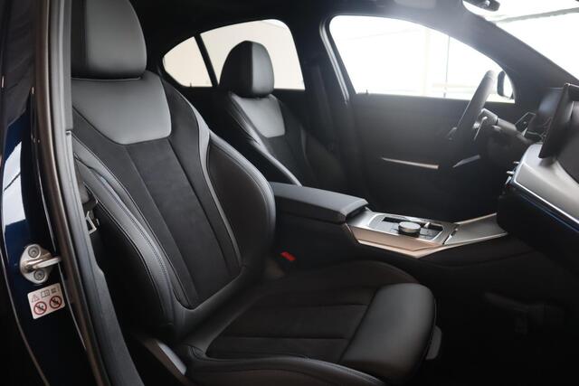 BMW 3-SERIE Sedan 320i | M Sporpakket Pro | Innovation Pack | Comfort Pack | Entertainment Pack