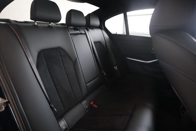 BMW 3-SERIE Sedan 320i | M Sporpakket Pro | Innovation Pack | Comfort Pack | Entertainment Pack