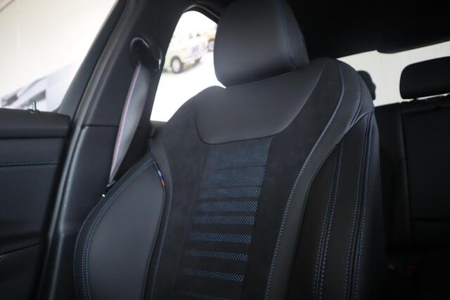 BMW 3-SERIE Sedan 320i | M Sporpakket Pro | Innovation Pack | Comfort Pack | Entertainment Pack