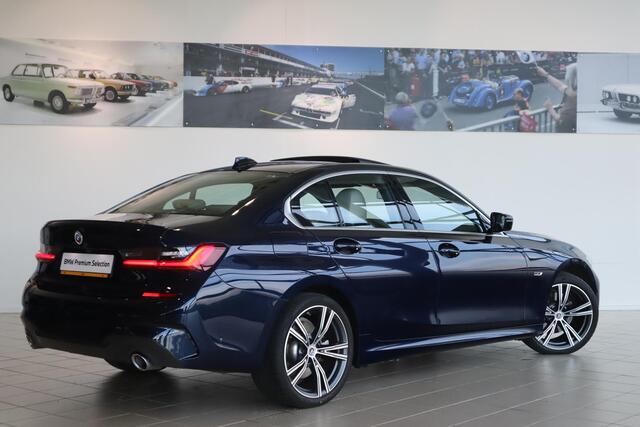 BMW 3-SERIE Sedan 320e Business Edition Plus | M Sportpakket | 19'' BMW Individual | Schuif-kantel dak