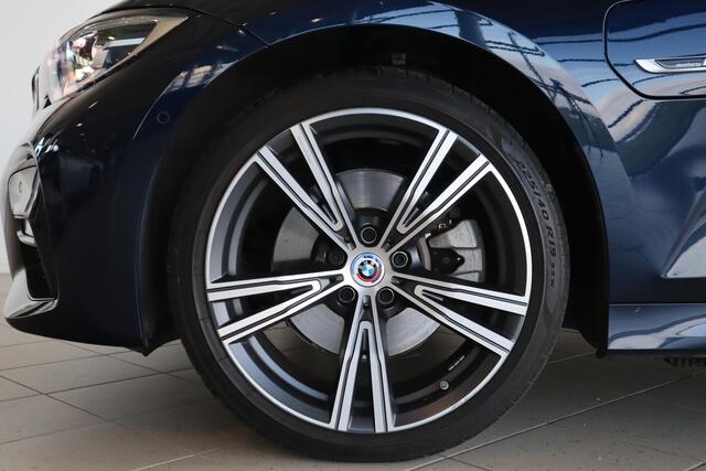 BMW 3-SERIE Sedan 320e Business Edition Plus | M Sportpakket | 19'' BMW Individual | Schuif-kantel dak