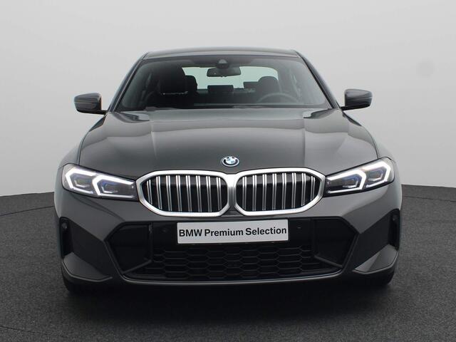 BMW 3-SERIE Sedan 320e M Sportpakket | LED Koplampen | Trekhaak | Adaptief M Onderstel | 18"