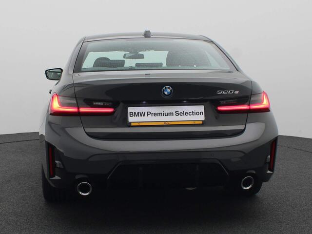 BMW 3-SERIE Sedan 320e M Sportpakket | LED Koplampen | Trekhaak | Adaptief M Onderstel | 18"