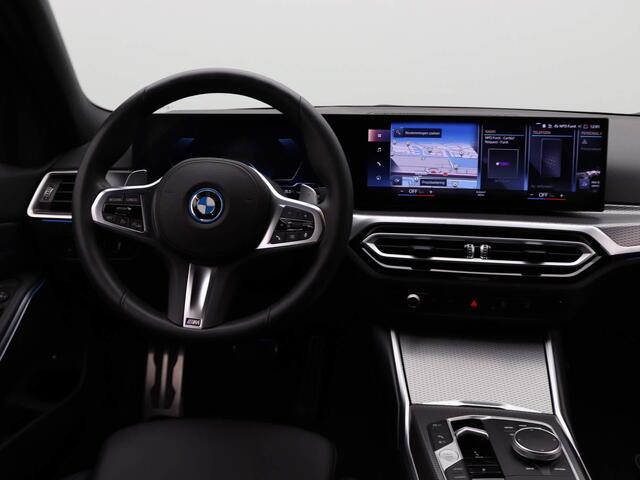 BMW 3-SERIE Sedan 320e M Sportpakket | LED Koplampen | Trekhaak | Adaptief M Onderstel | 18"