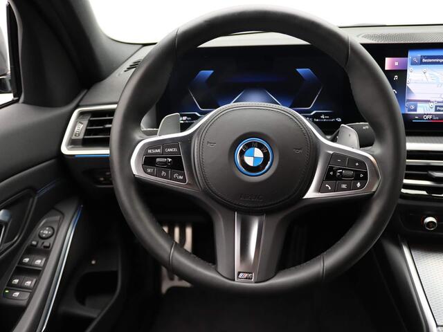 BMW 3-SERIE Sedan 320e M Sportpakket | LED Koplampen | Trekhaak | Adaptief M Onderstel | 18"