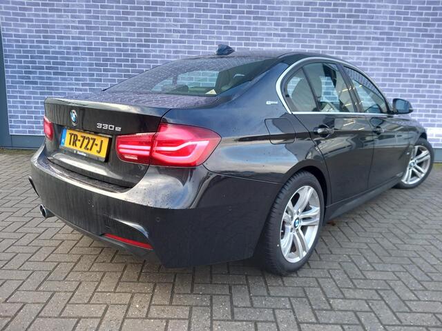 BMW 3-SERIE 330e Edition M Sport Shadow Executive | Navi | Stoelverwarming | Climate Control | Leder | Parkeersensoren | Apple CarPlay & Android Auto |