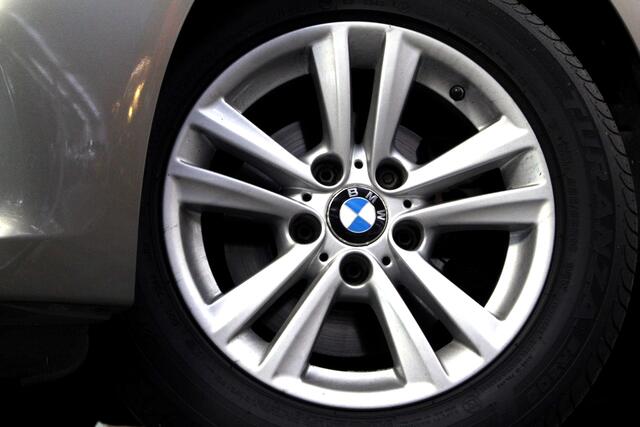 BMW 3-SERIE Touring 320i AUT Executive NAP 2eEIG PANO NAV LEDER LED '17