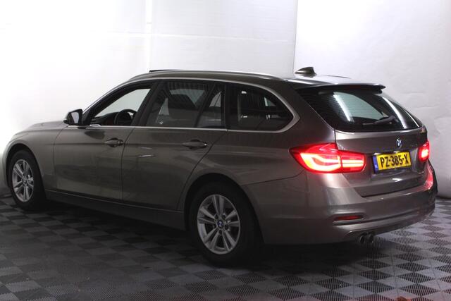 BMW 3-SERIE Touring 320i AUT Executive NAP 2eEIG PANO NAV LEDER LED '17