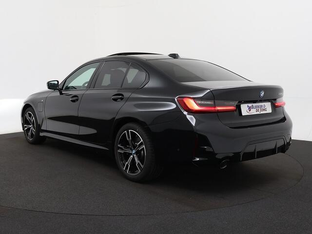 BMW 3-SERIE 330e M-Sport 292PK | Panoramadak | Adaptieve LED | Camera | Adapt. Cruise | HIFI 07-2024 7.363 KM