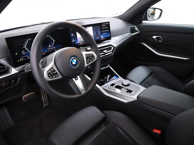 BMW 3-SERIE 330e M-Sport 292PK | Panoramadak | Adaptieve LED | Camera | Adapt. Cruise | HIFI 07-2024 7.363 KM