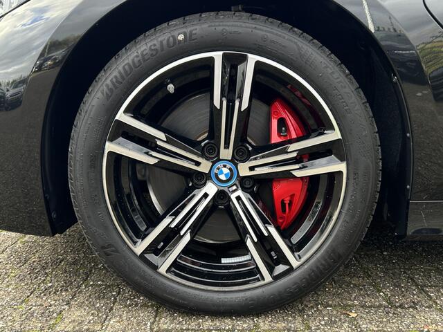 BMW 3-SERIE Sedan 320e | M-Sport Pro | 18'' | M Adaptief onderstel | PDC voor + achter