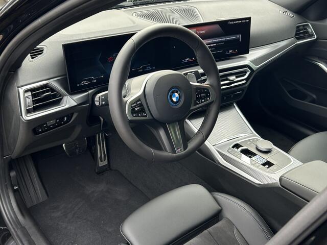 BMW 3-SERIE Sedan 320e | M-Sport Pro | 18'' | M Adaptief onderstel | PDC voor + achter