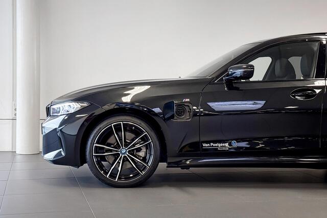BMW 3-SERIE Sedan 330e | M Sport | Stoelverwarming | Harman Kardon | Glazen Panoramadak | Driving Assistant Pro |