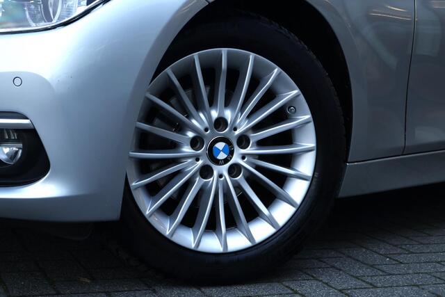 BMW 3-SERIE Touring 318i Luxury Edition / Navi Prof / Stoelverwarming / LED