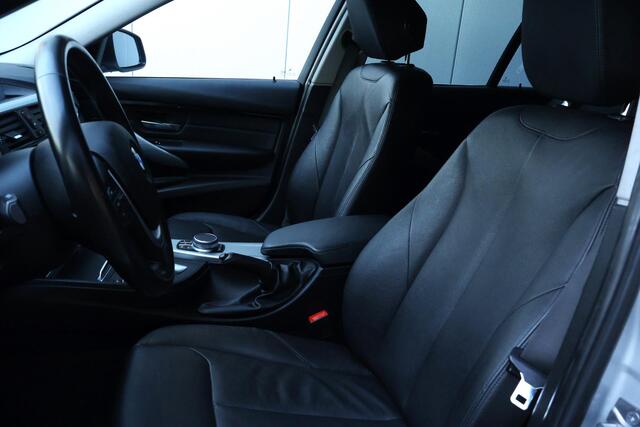 BMW 3-SERIE Touring 318i Luxury Edition / Navi Prof / Stoelverwarming / LED