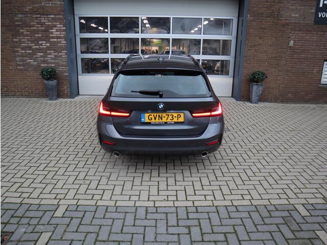 BMW 3-SERIE Touring 330i xDrive High Executive