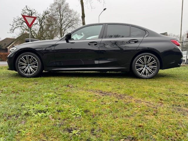 BMW 3-SERIE 330e/M-SPORT/PERFORM/CAM/VIRTDASH/LED/EXTRA WINTERSET M