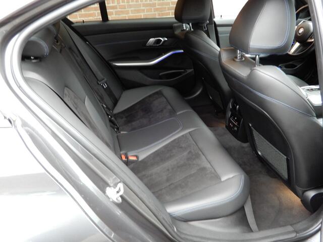 BMW 3-SERIE 318I M-Sport pakket Automaat