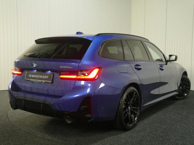 BMW 3-SERIE Touring 330e xDrive High Executive M Sport Automaat / Panoramadak / Trekhaak / Sportstoelen / Adaptief M Onderstel / Adaptieve LED / Parking Assistant Plus / Comfort Access