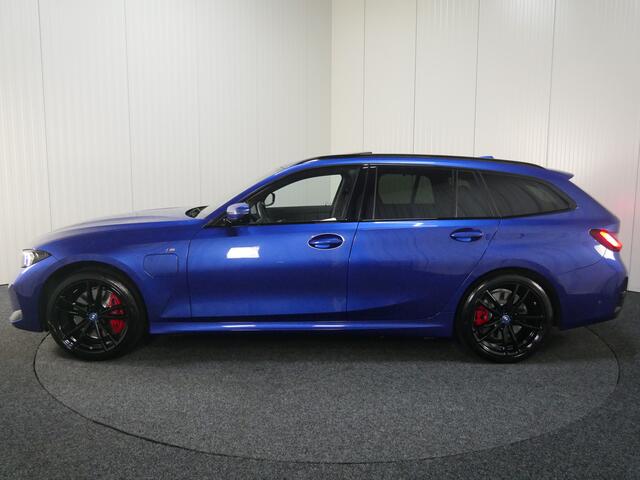 BMW 3-SERIE Touring 330e xDrive High Executive M Sport Automaat / Panoramadak / Trekhaak / Sportstoelen / Adaptief M Onderstel / Adaptieve LED / Parking Assistant Plus / Comfort Access