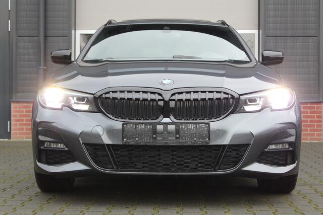 BMW 3-SERIE Touring 318i High Executive Edition M-Sport Dealer onderhouden