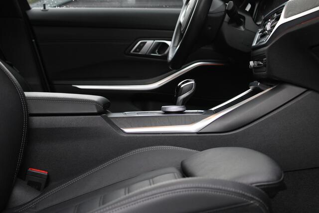 BMW 3-SERIE Touring 318i High Executive Edition M-Sport Dealer onderhouden