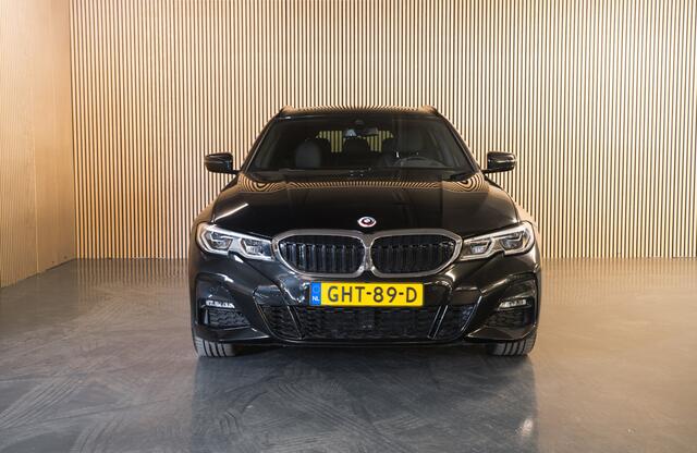 BMW 3-SERIE Touring 330e xDrive High Executive M-Sport Panoramadak - Stoelverwarming - Apple Carplay/ Android Auto - Parkeerassistent