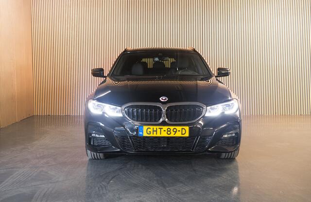 BMW 3-SERIE Touring 330e xDrive High Executive M-Sport Panoramadak - Stoelverwarming - Apple Carplay/ Android Auto - Parkeerassistent