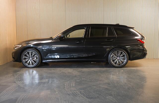 BMW 3-SERIE Touring 330e xDrive High Executive M-Sport Panoramadak - Stoelverwarming - Apple Carplay/ Android Auto - Parkeerassistent
