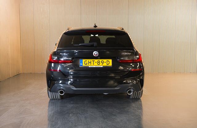 BMW 3-SERIE Touring 330e xDrive High Executive M-Sport Panoramadak - Stoelverwarming - Apple Carplay/ Android Auto - Parkeerassistent