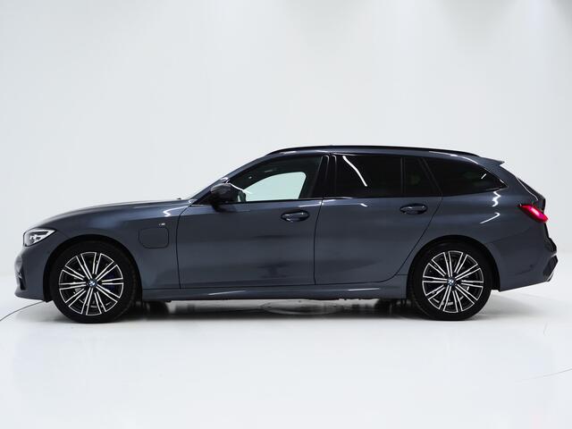 BMW 3-SERIE Touring 330e M-Sport Shadow | Panoramadak | HIFI Audio | Sportstoelen | Camera