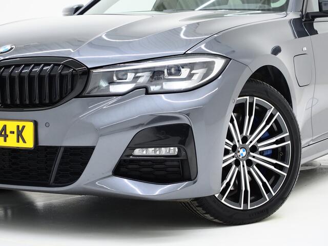 BMW 3-SERIE Touring 330e M-Sport Shadow | Panoramadak | HIFI Audio | Sportstoelen | Camera