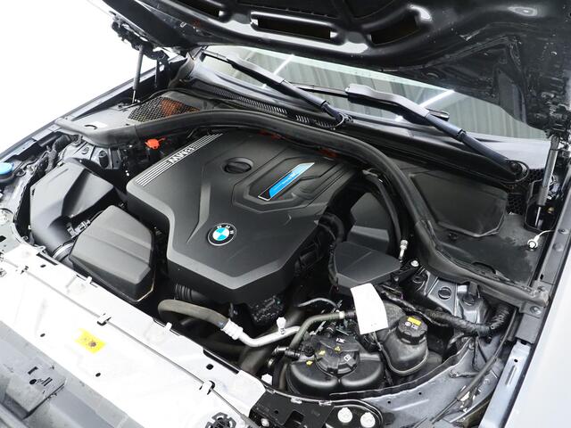 BMW 3-SERIE Touring 330e M-Sport Shadow | Panoramadak | HIFI Audio | Sportstoelen | Camera