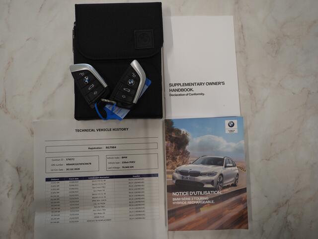 BMW 3-SERIE Touring 330e M-Sport Shadow | Panoramadak | HIFI Audio | Sportstoelen | Camera