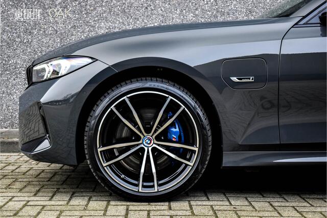 BMW 3-SERIE Touring 330e xDrive | M-Sport | Live Cockpit | Panorama | Leder | Memory | H&K | Camera | 19"LM | Dravit Grau