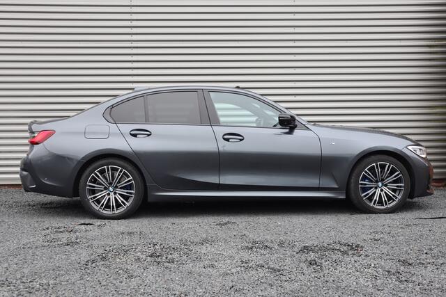 BMW 3-SERIE 330e High Executive M-Sport Pano / Adaptieve cruise / Laser / Elec stoelen / Trekhaak / Dode hoek /